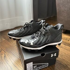 Black Under Armour lacrosse cleats